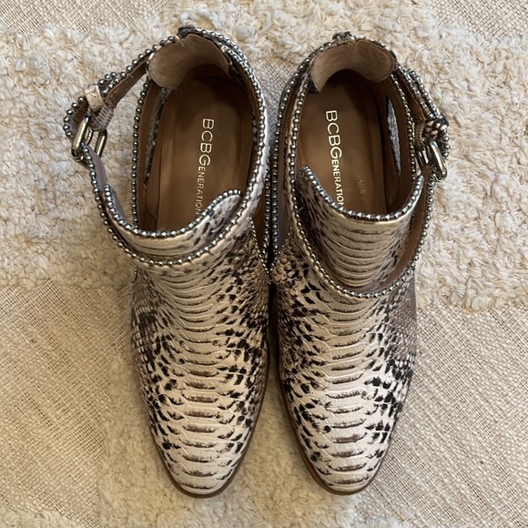 BCBG Generation faux leather alligator booties - Picture 2 of 3